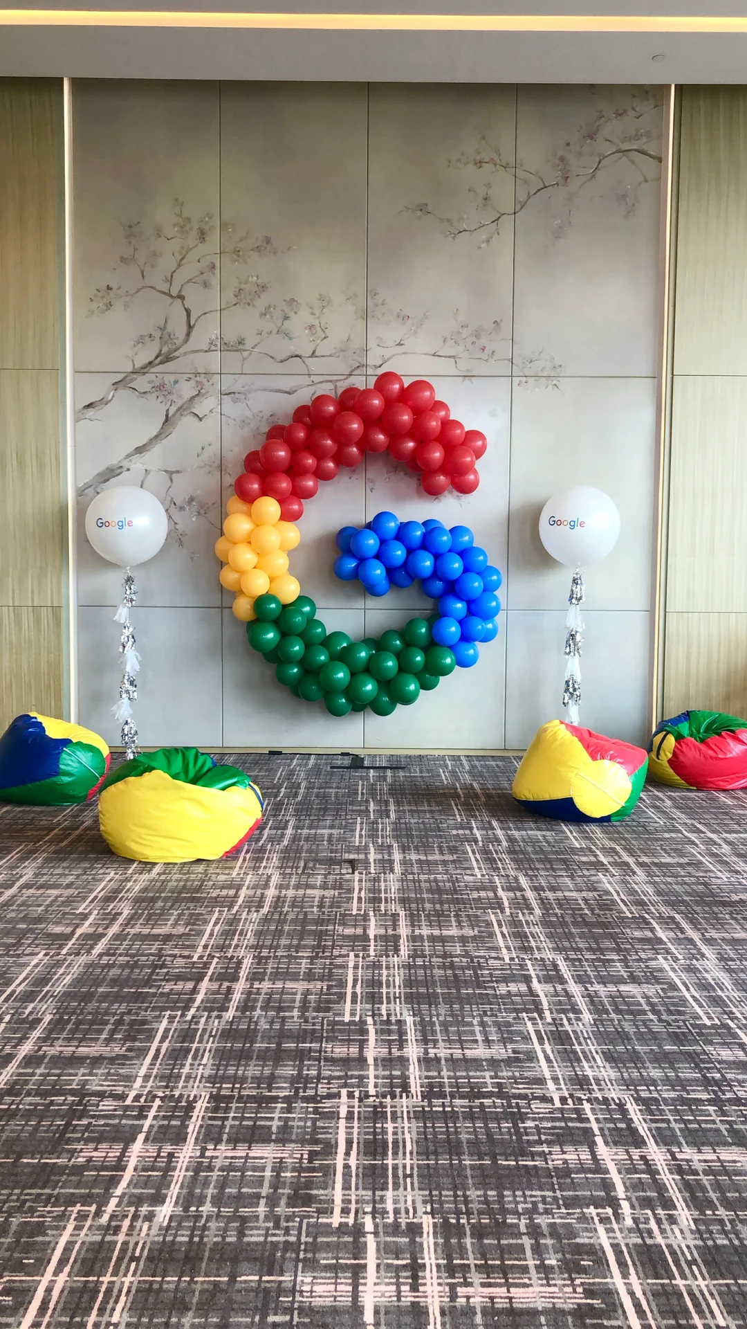 logo balloon